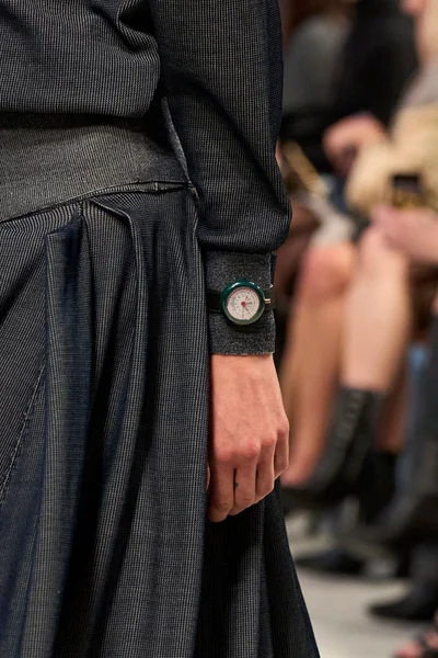 Look 80